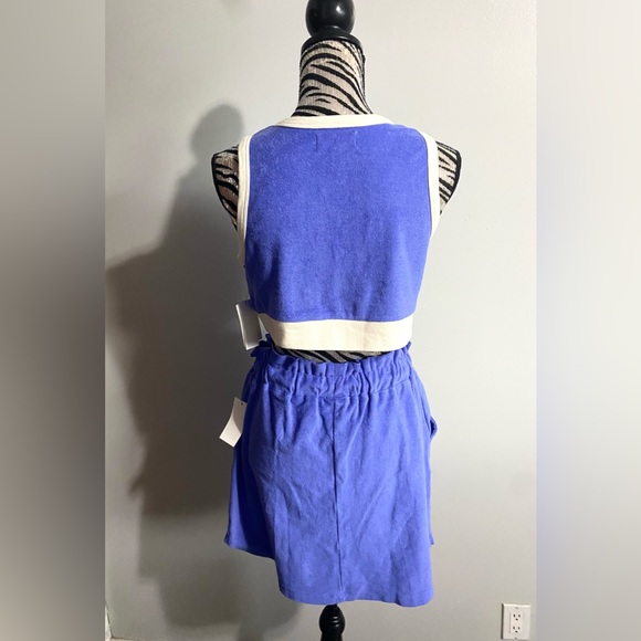 Free Assembly Two Piece Set - Picture 11 of 13